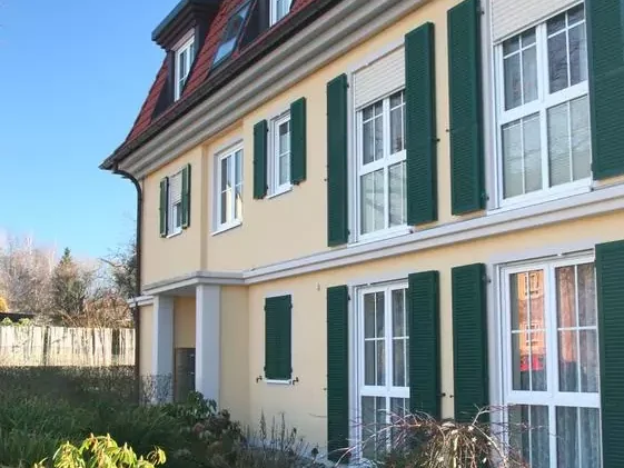 Terrassenüberdachung mit Solarpanelen