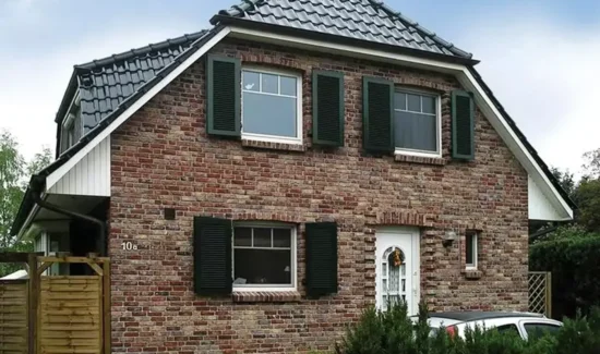 Referenzobjekt mit Klappläden